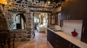 Plousiadi΄s Stone House - Image 2