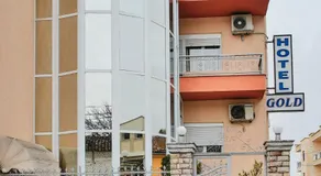 Gold Hotel - Image 3