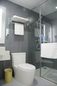 Hanting Hotel Qingdao Beer Street Taidong Metro Station - Image 3