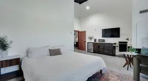 The Lawson Loft – Walkable DT 209 - Image 2