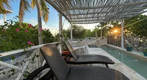 Casa Arsha Beachfront Bed & Breakfast - Image 4