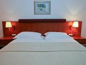 Hotel Croatia - Image 5