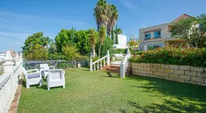 Villa avec piscine privée, terrasse et barbecue | Vue piscine - Image 5