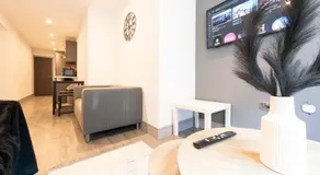 1 Bedroom Luxury Serviced Apartment - Image 3