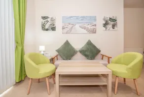 Two-bed Luxury Apartment B12LS by LiveComfortably - Image 2