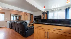 Newport Beach House 1 block from the beach FREE pickleball courts and 6 beach cruisers - Image 2