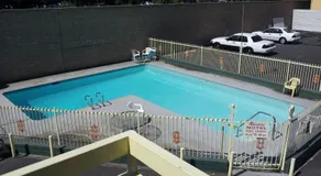 Riviera Motel - Image 3