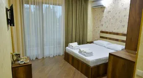 Hotel Lion - Image 2