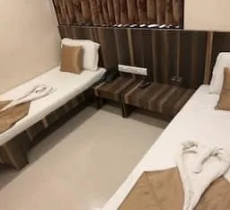 Hotel Honest - Image 1
