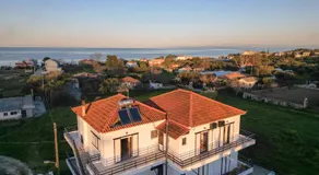 Ocean Breeze Apartment Sea View 100m from Beach - Image 3