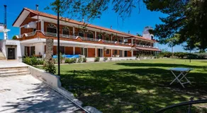 Tsamadanis Hotel & Bungalows Friends Family - Image 4
