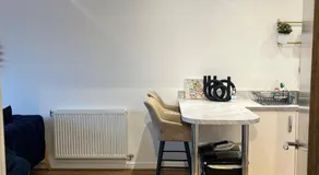 Prime Location - Apt - Stay 4 - Lakeside - Parking - Image 3