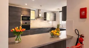 Almouj Luxury Apt I Opposite to Kempinski & VOCO I 5 Min Walk to Beach I Muscat Oman - Image 5