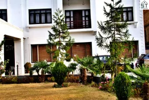 Twin bedded, Room In Heritage Luxury near Airport - Image 4