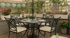 The two bedroom flat with terrace 1 min to Earls Court Station for 5 guests - Image 2
