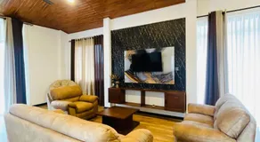 White House Holiday Resort - Image 2