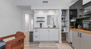 Abstract Haven | Stylish 1BR by Tower Grove - Image 4