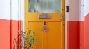 Bright & Spacious Double Room with Garden View- Close to Airport & City Centre - Image 3