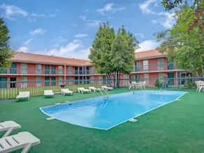 Homegate Inn And Suites - Image 3