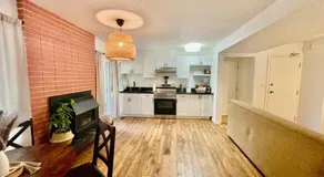 Charming Central Abbotsford Retreat, Cozy Suite - Image 3