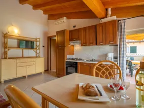 Apartamento en Salò con piscina y olivos - Image 5
