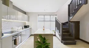 Stylish Mews House, Private Garden, Sleeps 4, Central Location - Image 5