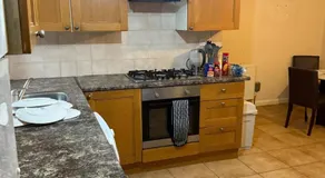 2 bed-Sleeps 4-Private Patio-Pets-Near Heathrow - Image 3