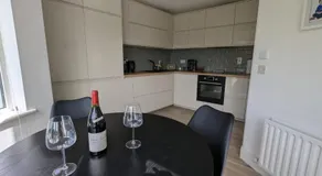 Large Newly updated 3BD Duplex 20Min to Airport - Image 5