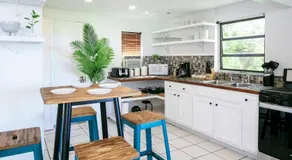 Oceanview Stay - Walk to Beach - Image 5