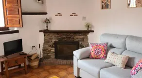 El Pequeño Escondite - Image 2