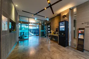 Paradise Hotel - Image 2