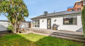 3 Bedroom House - Free Parking - Image 5