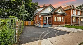 2 BR 1 Bath Apt with Parking and Close to all Amenities - Image 4