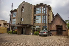 Emglo Suites - Image 3