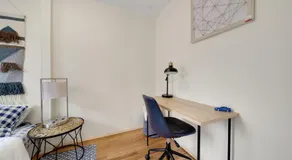 5BR 2BH Bright & Spacious Apt in Brighton - Image 2