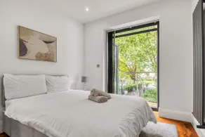 Elegant & Spacious House 3BR 3BA Balcony Patio - Image 2