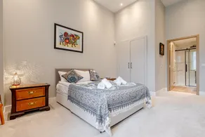 Unique Two Bed Holiday Home in Edinburgh - Image 2