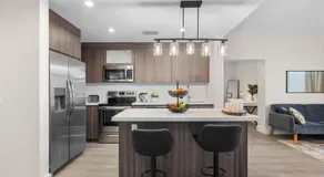 Stylish Condo, Walk to Dining, 5 Min to Beach - Image 5
