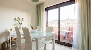 Stylish apartment with balcony, minutes from beach - Image 3