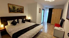 Regal Guest House - Image 2