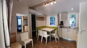 Campingplatz Domaine du Cros d'Auzon - Premium-Mobilheim mit 4 Zimmern, 6/7 Personen, Klimaanlage TV - Image 5