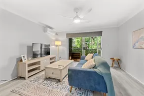 Prime Ascot Location Comfortable 2BR Townhouse - Image 2