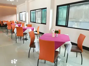 Sakura Budget Hotel - Image 5