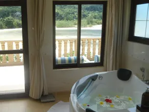 Bayview Villas - Sea Side - Image 3