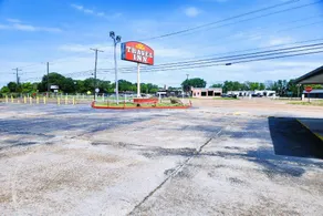 Travel Inn by OYO, Hwy 80 - Jackson - Image 2