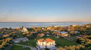Ocean Breeze Apartment Sea View 100m from Beach - Image 5