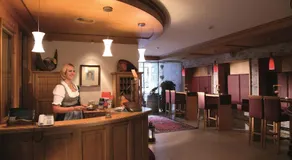 Suite, shower and bath, toilet - Image 4