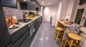 Central 3 - Bedroom Townhouse in Brighton with Parking - Image 5