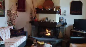 Παραδοσιακή πέτρινη κατοικία στην Βλάχα Ελάτης - Image 2