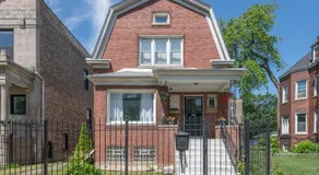 Spacious 5-BR House near Transit w Parking - Image 5